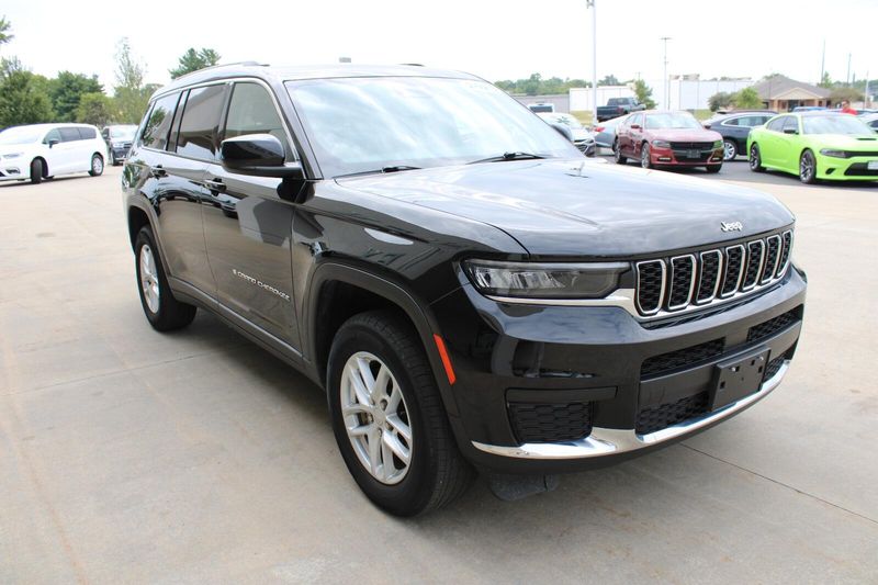 2023 Jeep Grand Cherokee Laredo photo 4