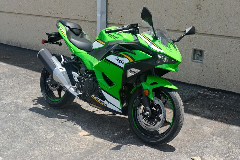 2025 Kawasaki NINJA 500 KRT EDITION LIME GREEN AND EBONY AND PEARL BLIZZARD WHITE Image 1