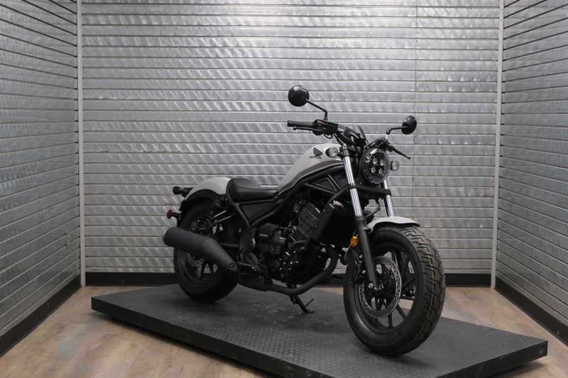 NEW 2026 HONDA REBEL 300 E-CLUTCH Image 1