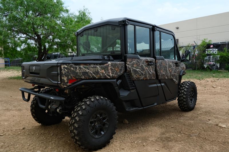 NEW 2026 CAN-AM DEFENDER MAX XT CAB HD11 WITH 1025 INCH TOUCHSCREEN Image 3