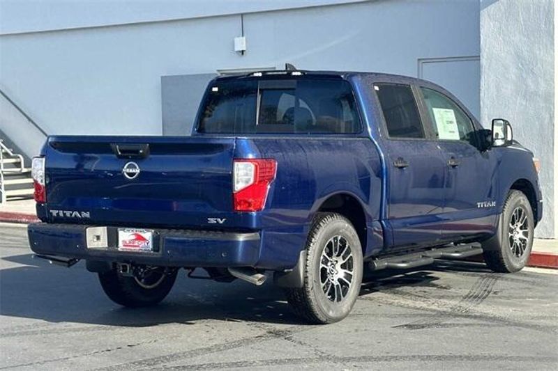 2024 Nissan Titan SVImage 3