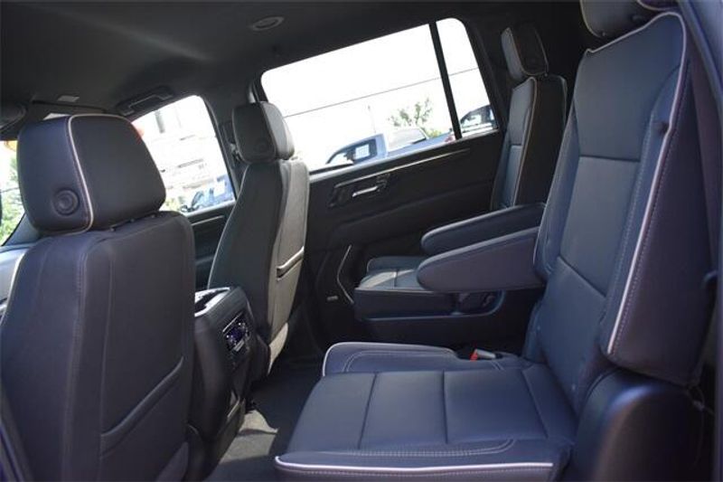 New 2025 Chevrolet Suburban PremierImage 22