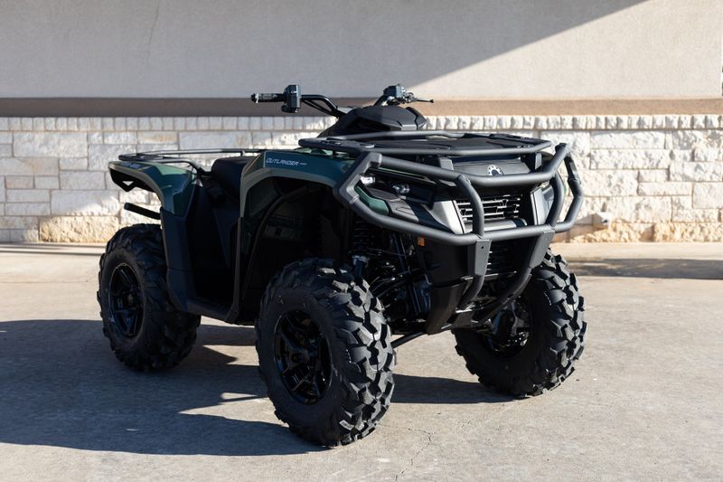 2024 CAN-AM ATV OUTL PRO HD5 GN 24 in a GREEN exterior color. Family PowerSports (877) 886-1997 familypowersports.com 