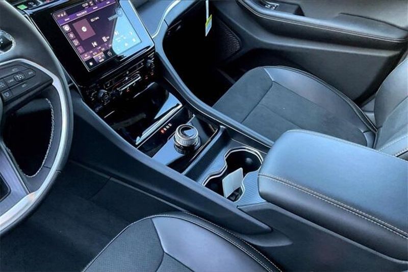 New 2025 Jeep Grand Cherokee Altitude 4x2Image 7