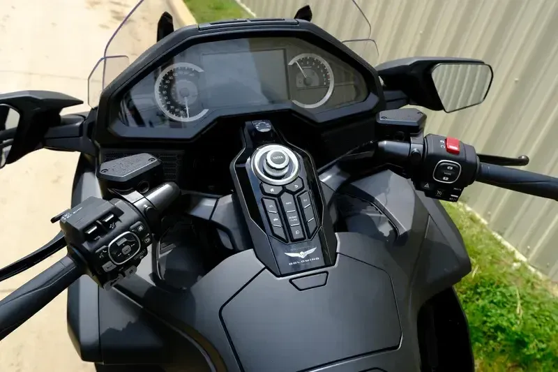 2025 Honda GOLD WING TOUR 50TH ANNIVERSARY Image 8