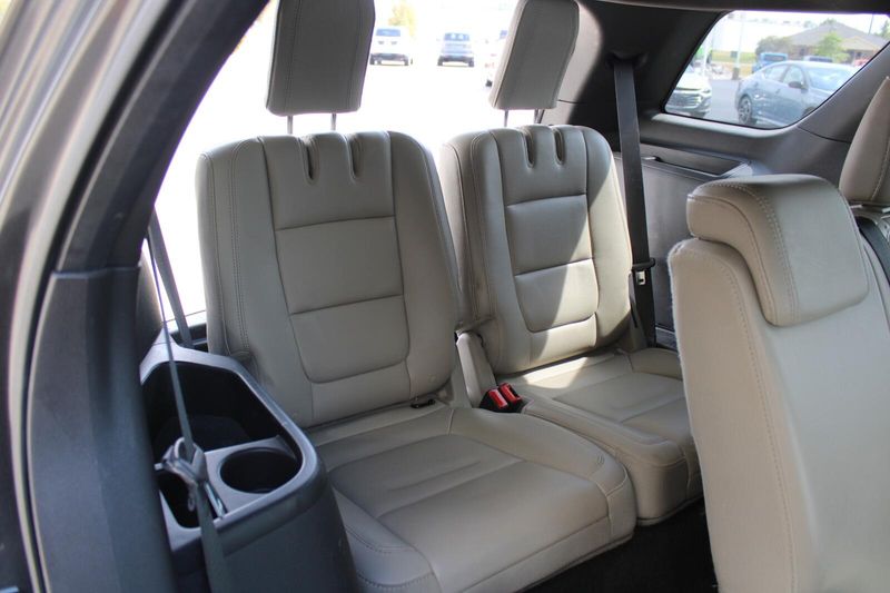 2015 Ford Explorer XLT photo 24