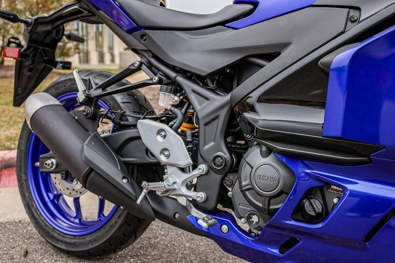 2025 Yamaha YZFR3 ABS TEAM BLUE Image 10