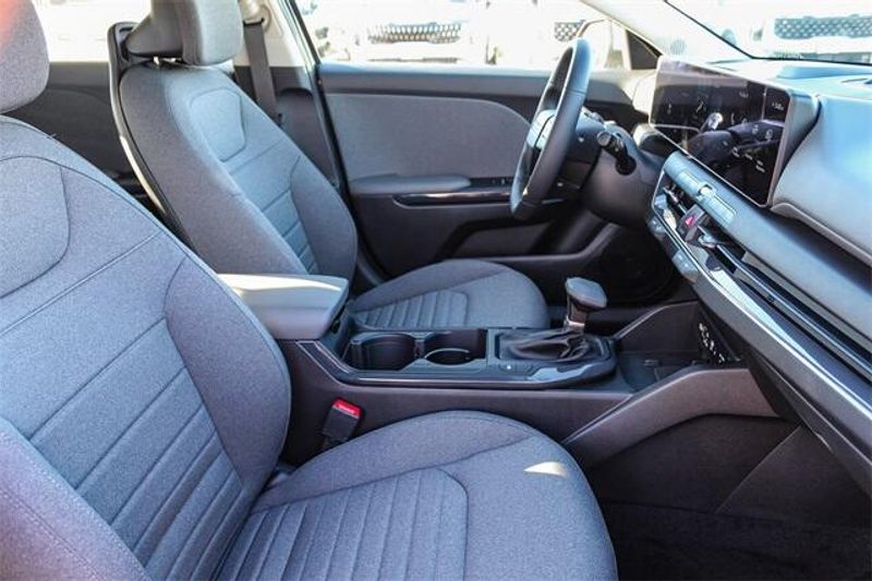 New 2025 Kia K4 EXImage 9