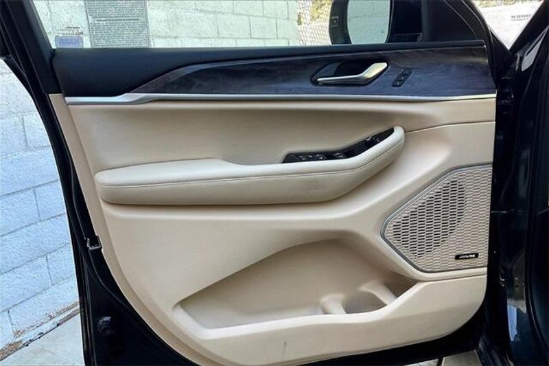 Used 2021 Jeep Grand Cherokee L LimitedImage 22