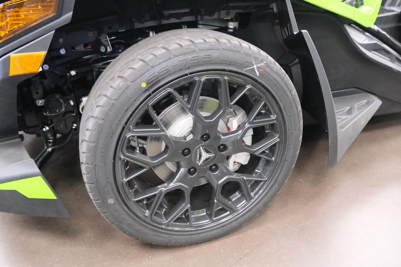 NEW 2025 POLARIS SLINGSHOT SL MANUAL  in a LIQUID LIME exterior color. Family PowerSports (877) 886-1997 familypowersports.com 