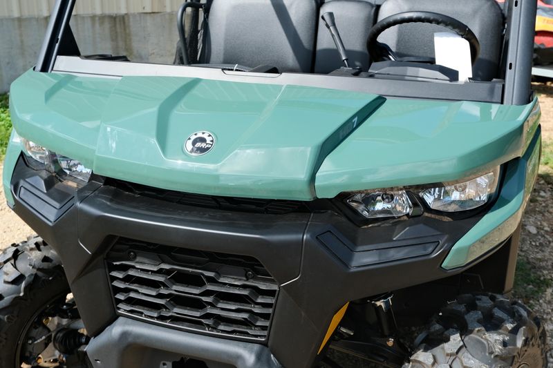 2025 Can-Am DEFENDER DPS HD7 COMPASS GREEN Image 23