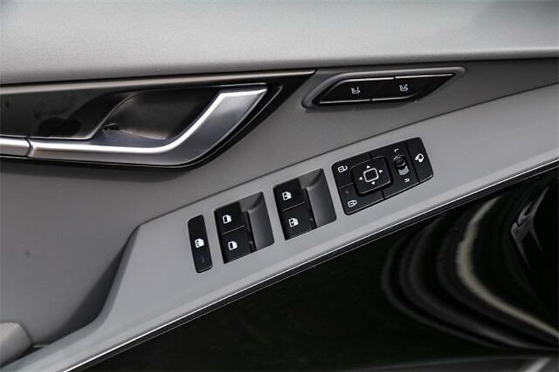 2025 Kia Niro SXImage 20