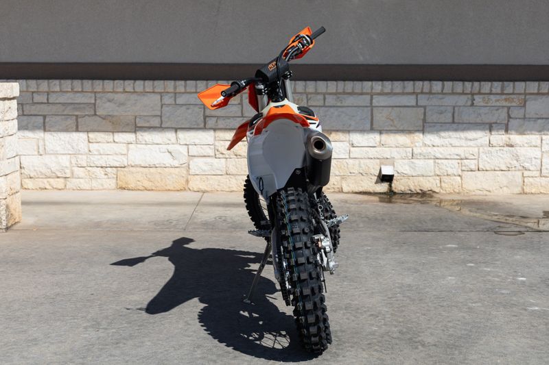 2024 KTM 250 XCF in a ORANGE exterior color. Family PowerSports (877) 886-1997 familypowersports.com 