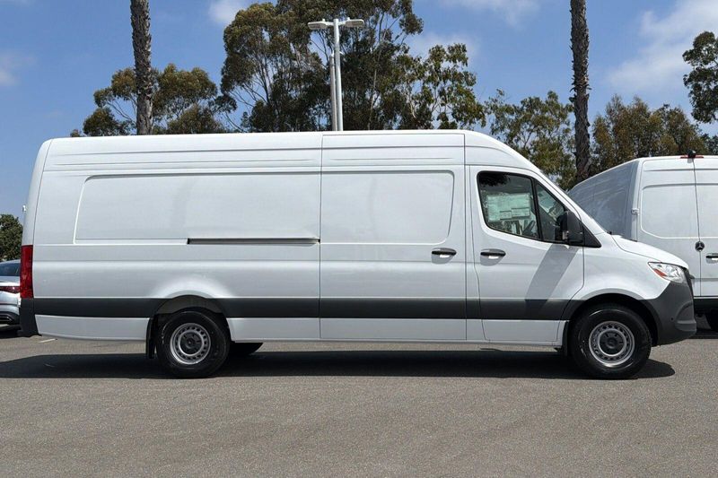 New 2026 Mercedes-Benz Sprinter 2500 Cargo 170 WBImage 3