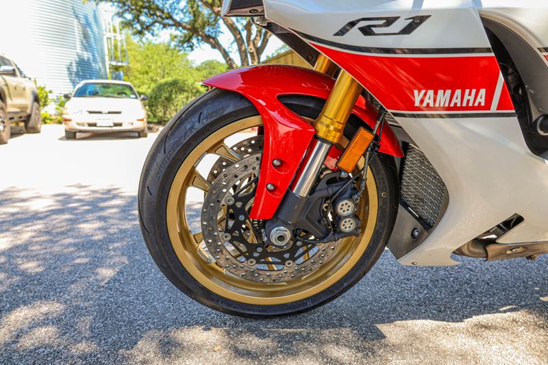 USED 2022 YAMAHA YZFR1 Image 24