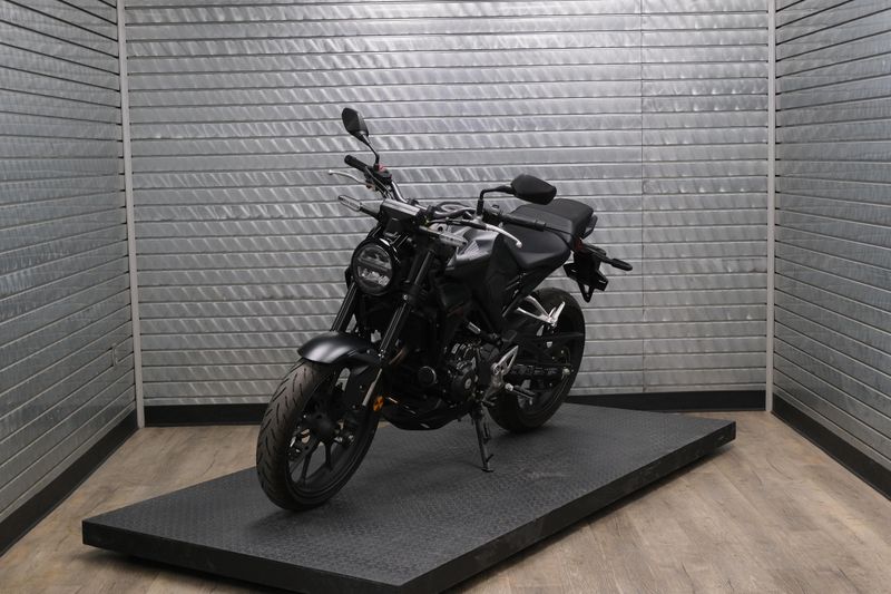 USED 2025 HONDA CB300R ABS Image 7