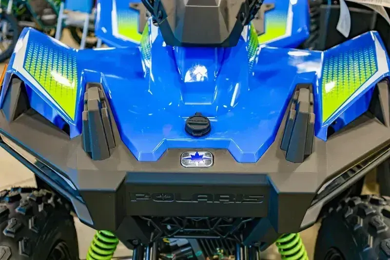 2025 Polaris OUTLAW 70 EFI VELOCITY BLUE AND LIFTED LIMEImage 6