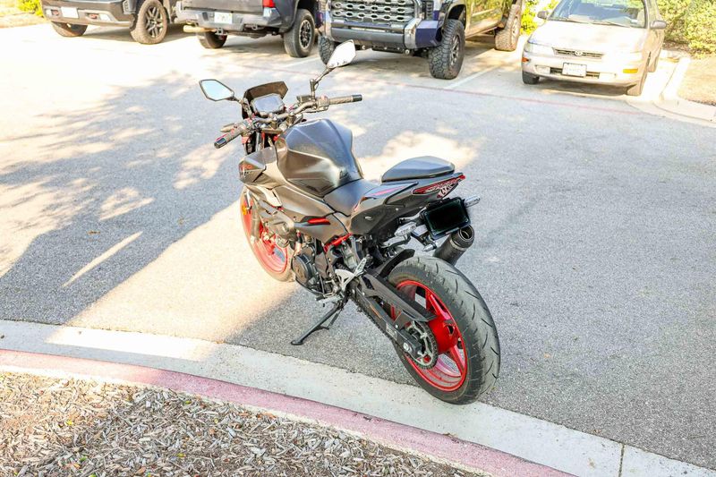 USED 2025 KAWASAKI Z500 SE ABS Image 8