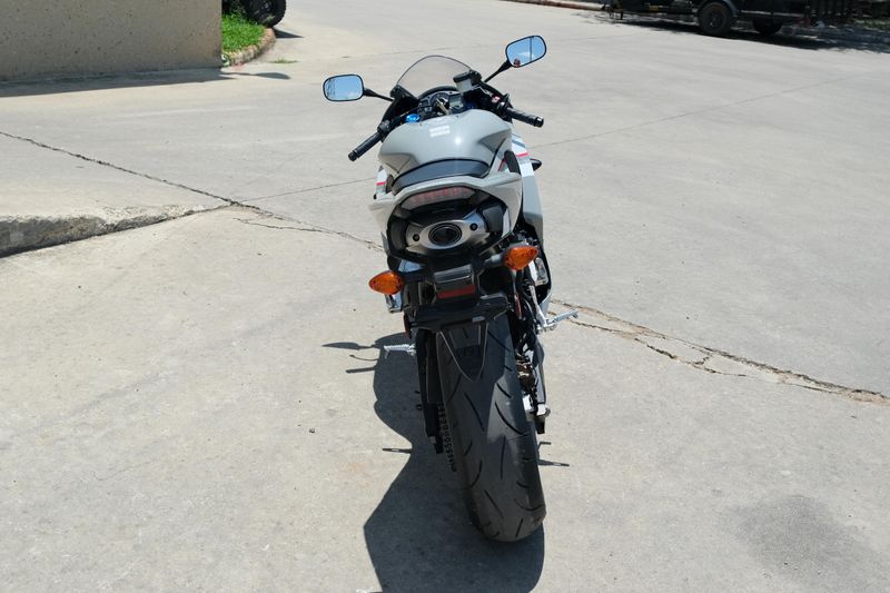 2025 Honda CBR600RR ABS DEEP PEARL GRAY Image 4