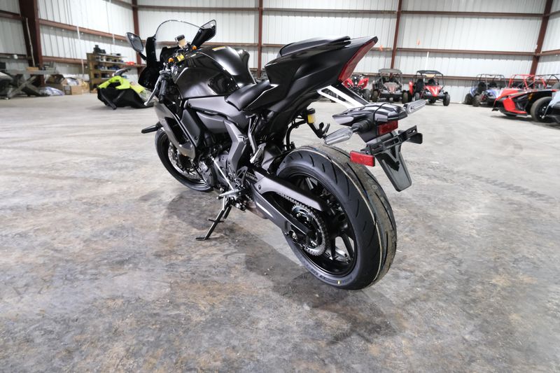 2025 Yamaha YZFR7 MATTE RAVEN BLACKImage 10