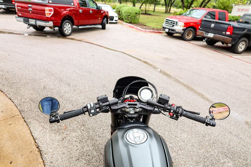 USED 2021 DUCATI SCRAMBLER 1100 Image 11