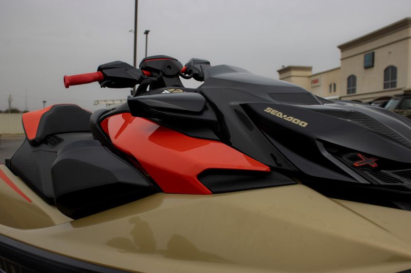 2025 SEADOO RXPX 325 WITH SOUND SYSTEM METALLIC TAN AND LAVA RED Image 10