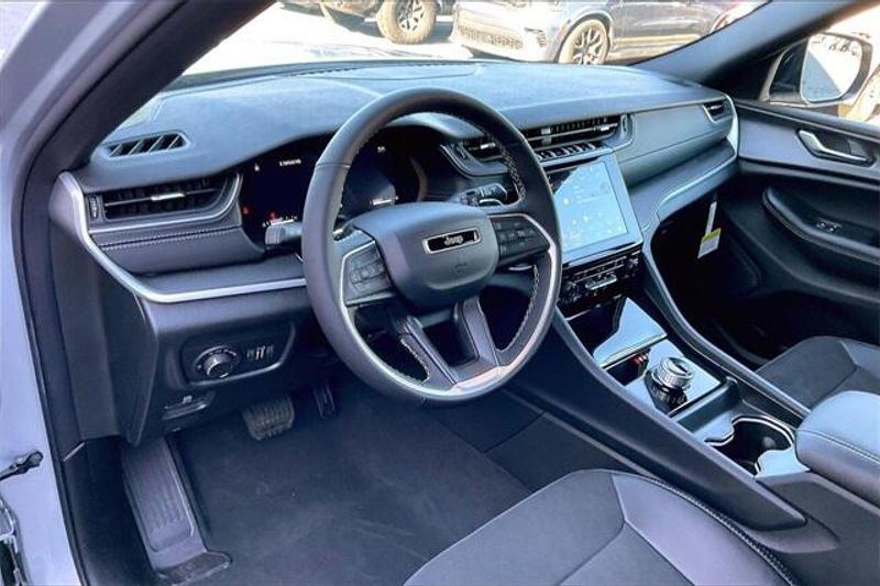 New 2025 Jeep Grand Cherokee L Altitude 4x2Image 6