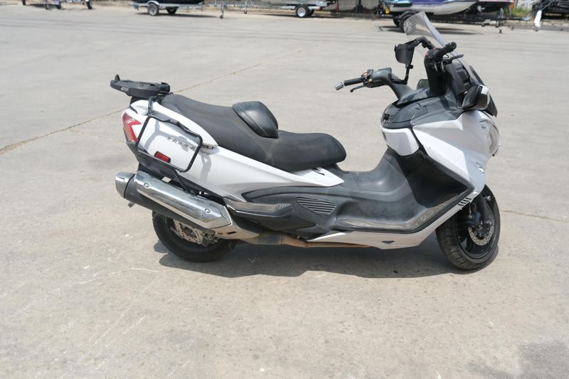 2018 Suzuki BURGMAN 650 ABS WHITE Image 2