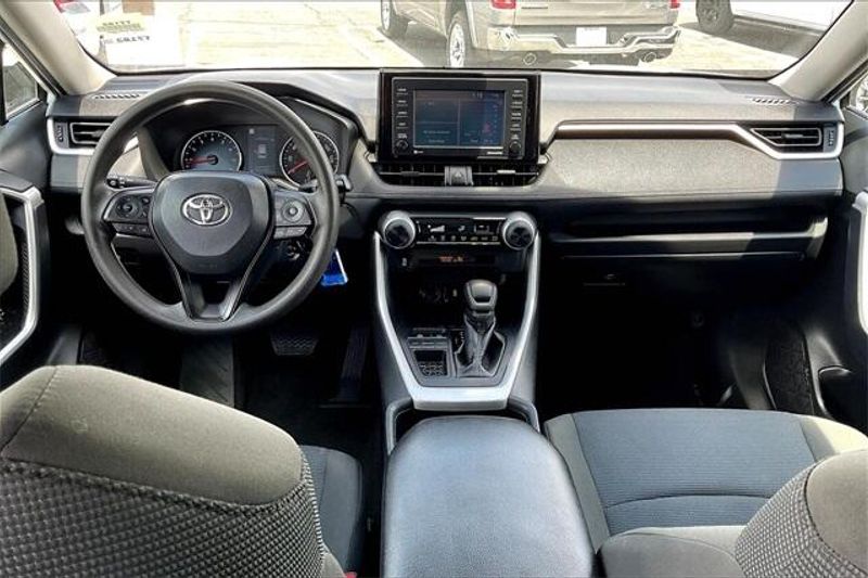 2022 Toyota RAV4 LEImage 15