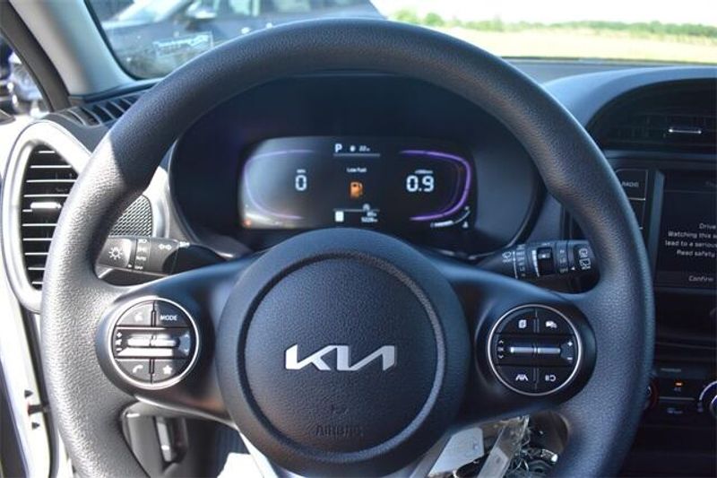 New 2025 Kia Soul LXImage 24