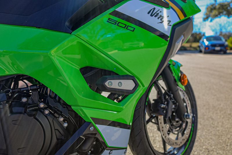 2025 Kawasaki NINJA 500 KRT EDITION SE ABS LIME GREEN AND EBONY AND PEARL BLIZZARD WHITEImage 8