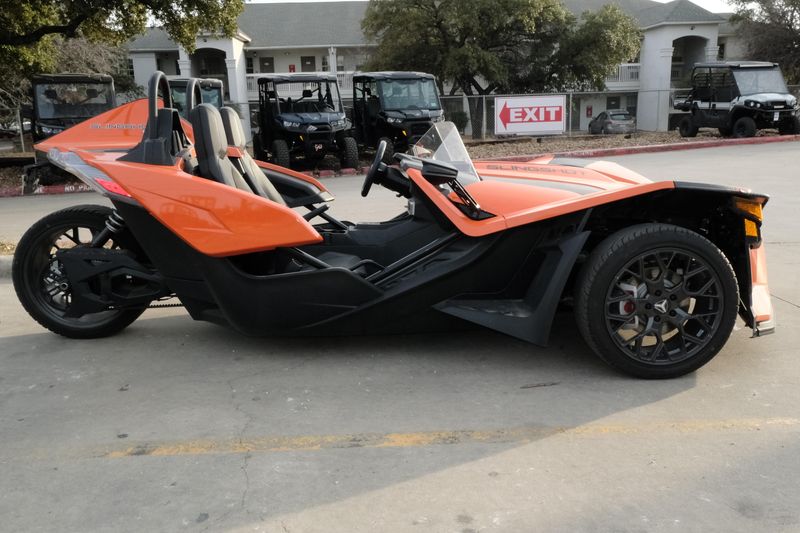 2024 Polaris SLINGSHOT SL AUTODRIVE VOLT ORANGEImage 13