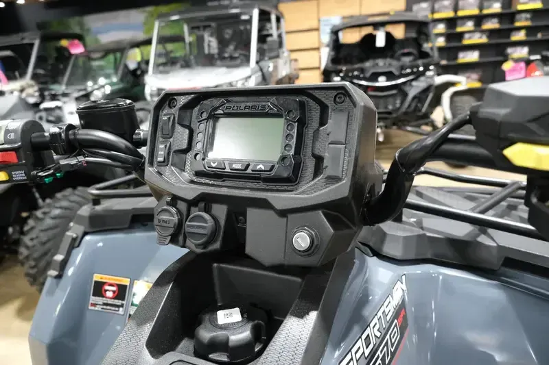 2025 Polaris SPORTSMAN 570 UTILITY HD STEALTH GRAYImage 9