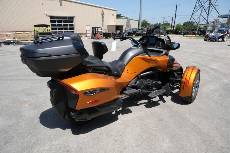 2024 Can-Am SPYDER F3 LIMITED SPECIAL SERIES COGNAC METALLICImage 22