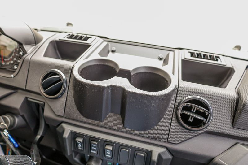 NEW 2027 POLARIS RANGER CREW XP 1000 CAB Image 9