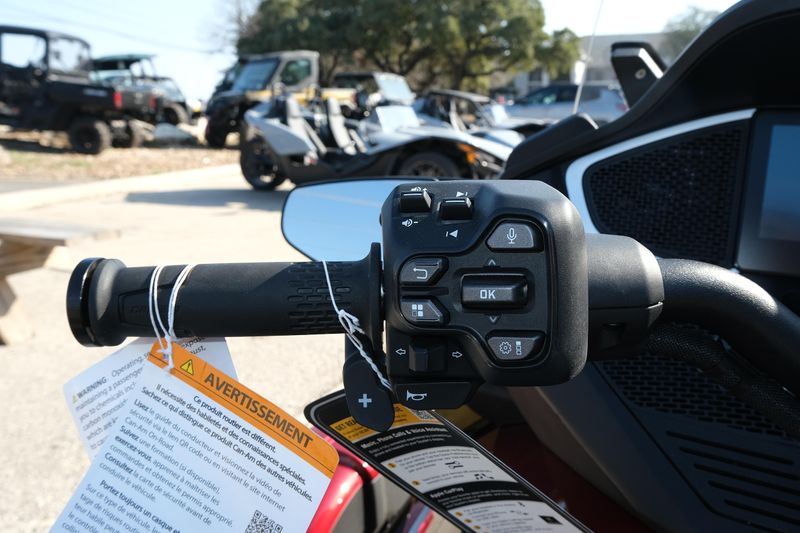 2025 Can-Am SPYDER RT LIMITED DEEP MARSALA METALLIC WITH PLATINUM ACCENTSImage 21