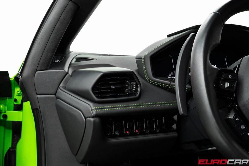 2023 Lamborghini Huracan EVO RWD *HIGH GLOSS BLACK STYLE PACKAGE* Image 25