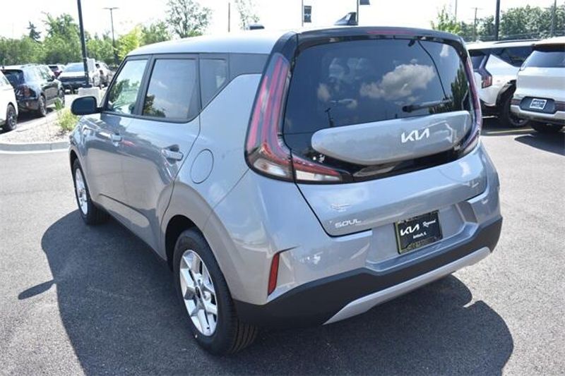 New 2025 Kia Soul LXImage 5