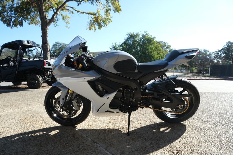 2022 Suzuki GSXR 750 GRAY AND WHITEImage 25