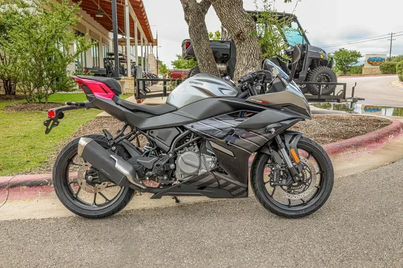 NEW 2026 CFMOTO 300SS Image 7