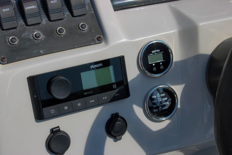 USED 2022 CREST CLASSIC FISH 220 C4 Image 24