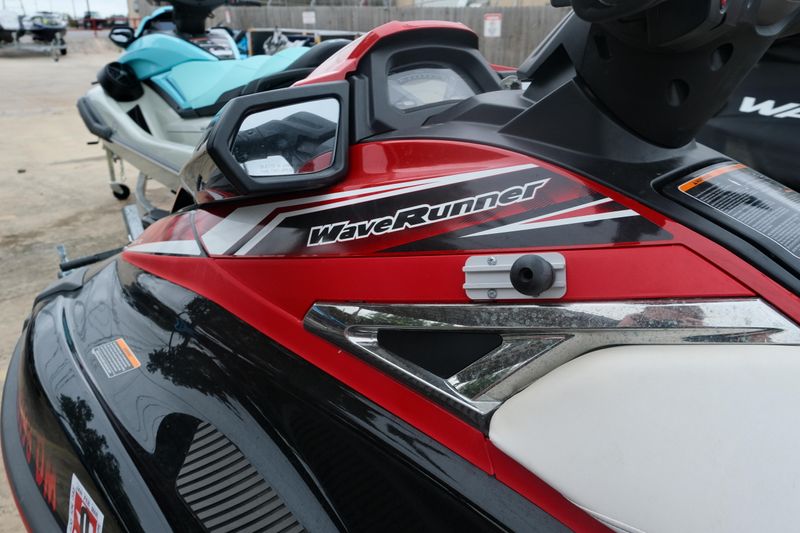 2016 Yamaha VX DELUXE BLACK AND RED Image 10