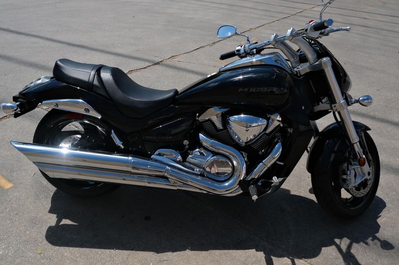 NEW 2025 SUZUKI BOULEVARD M109R Image 2