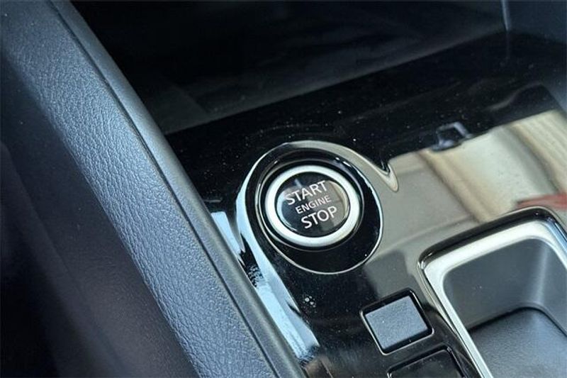 New 2025 Nissan Versa 1.6 SVImage 15