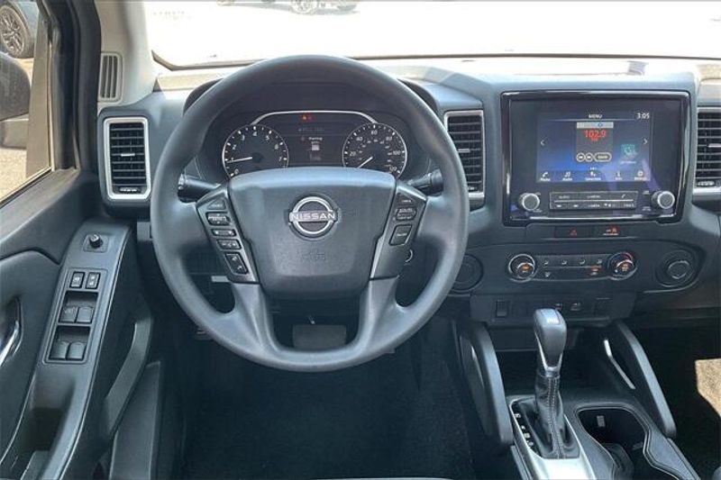 Used 2022 Nissan Frontier SVImage 4