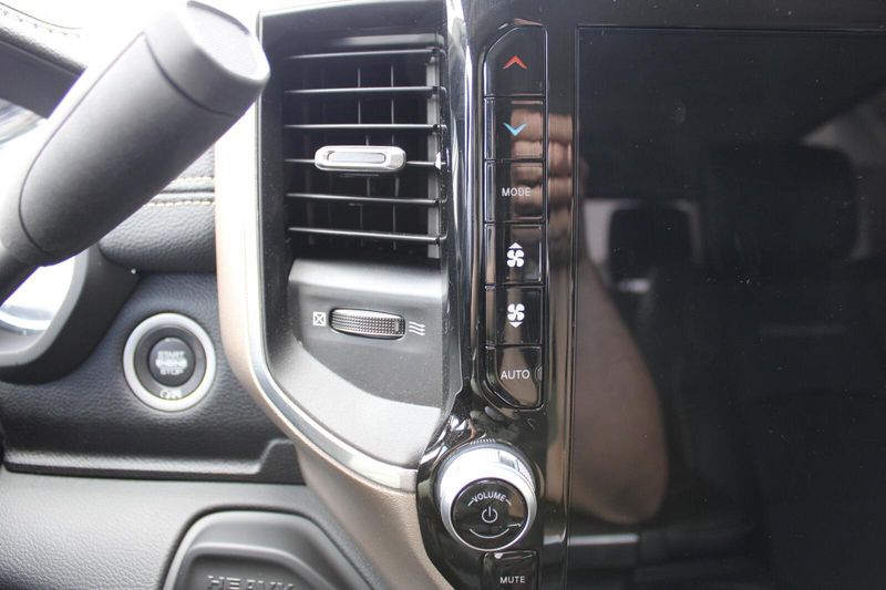 2024 Ram 2500 Laramie photo 19