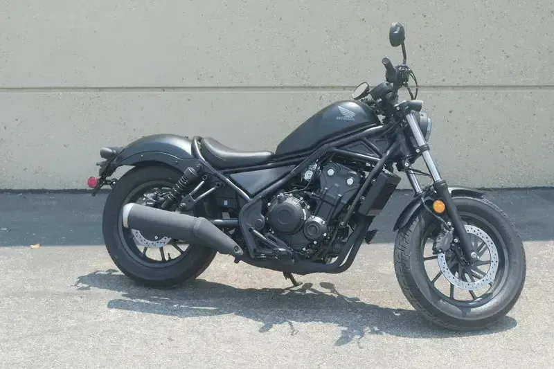 2025 Honda SCL 500 MATTE BLACK METALLIC Image 2