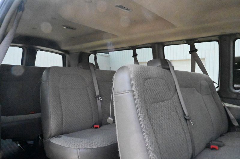 2023 GMC Savana Passenger LSImage 16