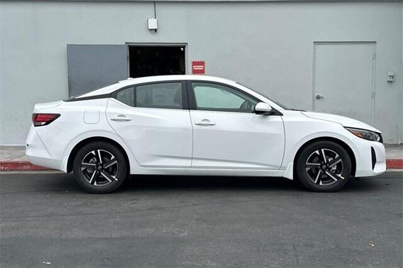 New 2025 Nissan Sentra SVImage 2