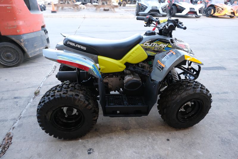 2019 Polaris OUTLAW 50 AVALANCHE GREYLIME SQUEEZEImage 1